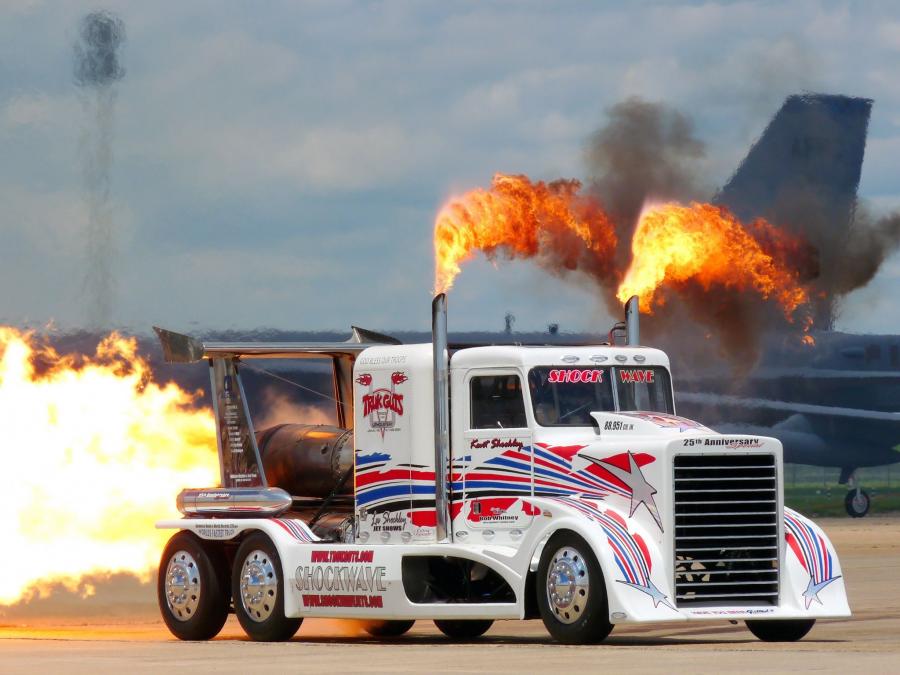  Peterbilt ShockWave Jet Truck 2006 года  (фото 7 из 13)